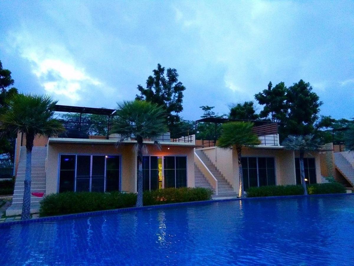 Bangkok.Grand.Resort Bang Bo Exterior foto