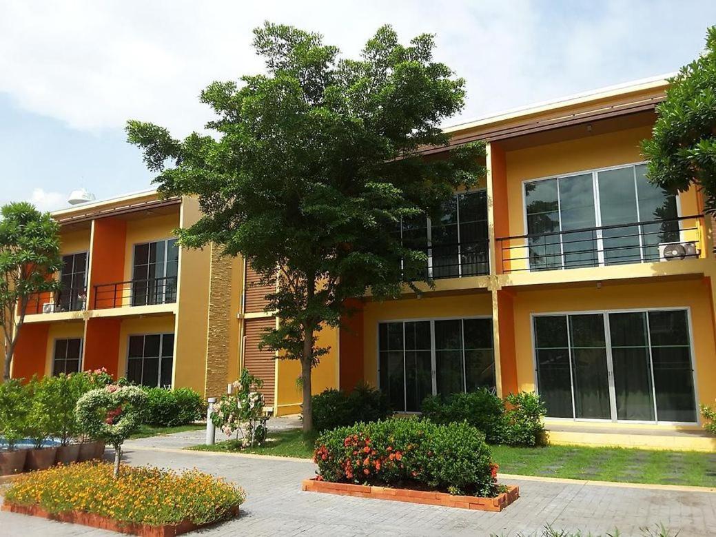 Bangkok.Grand.Resort Bang Bo Exterior foto